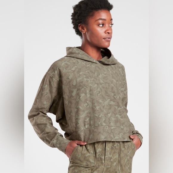 Athleta Farallon Printed Cotton Sweatshirt in Stratum Camo Laurel Olive XL - Picture 1 of 8